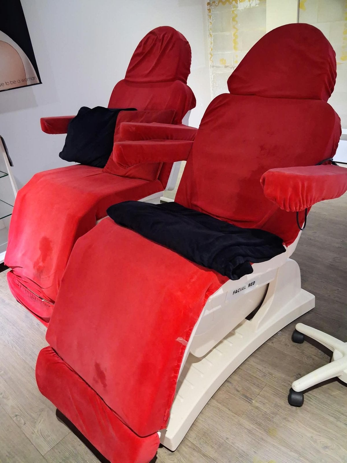 Elektrische pedicure of schoonheidssalon stoelen 25,-, Huidbehandeling