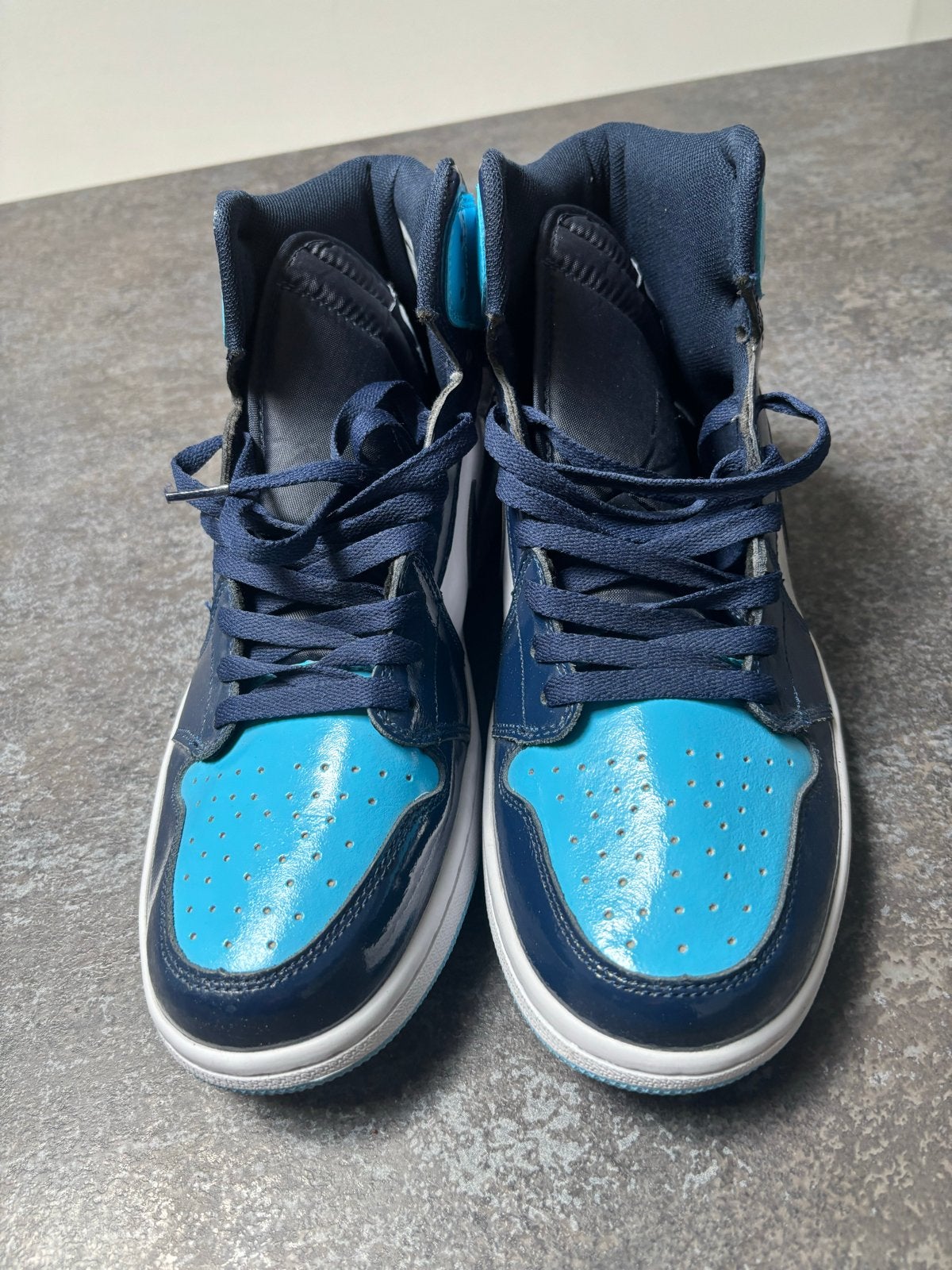 Nieuwe Nike Air Jordan 1 High UNC Patent Leather Sneakers, Kleding | Heren, Schoenen, Ophalen of Verzenden, Nieuw, Blauw, Sneakers of Gympen
