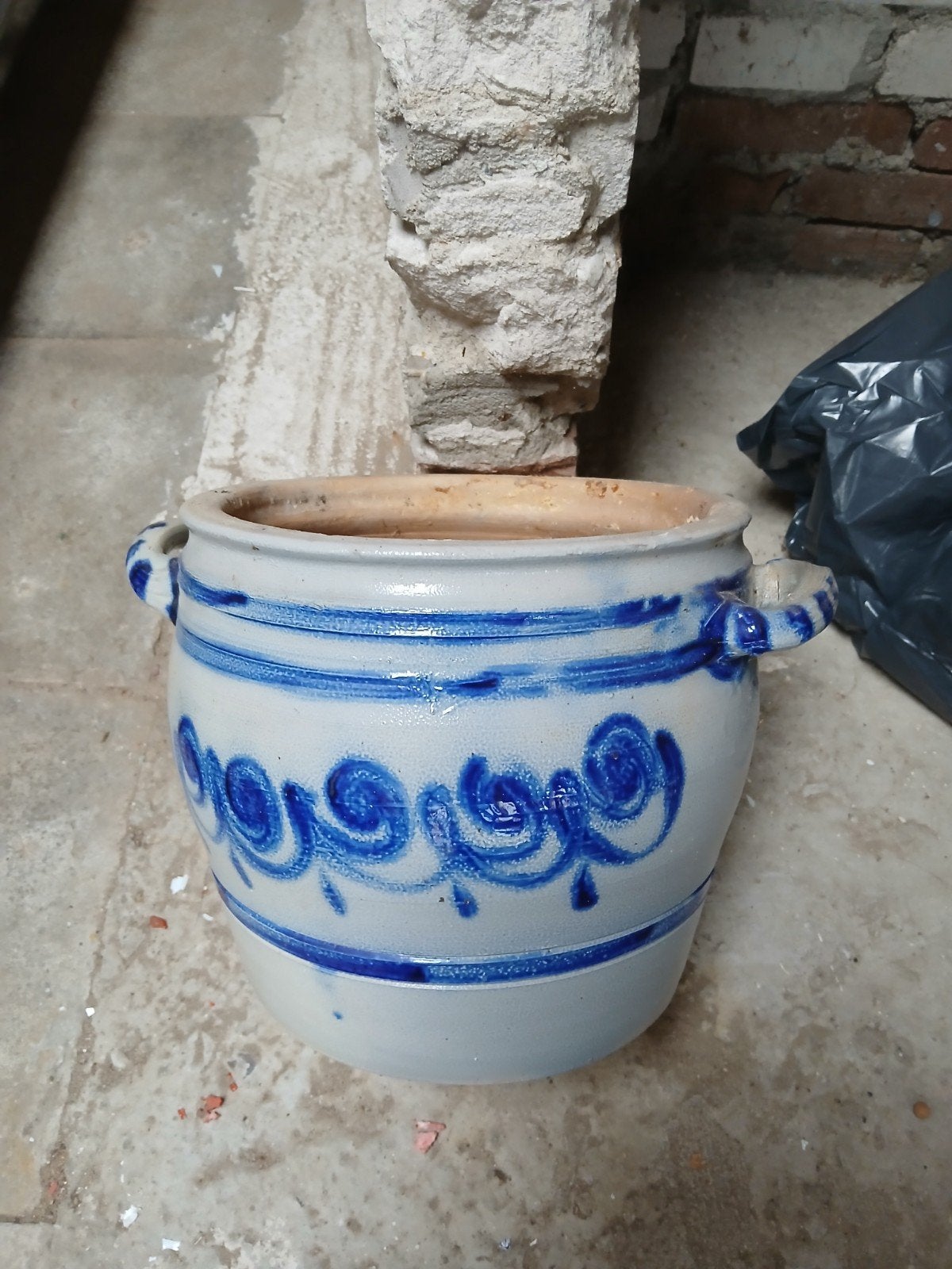 Antieke aardewerken pot met blauw decor, Ophalen of Verzenden