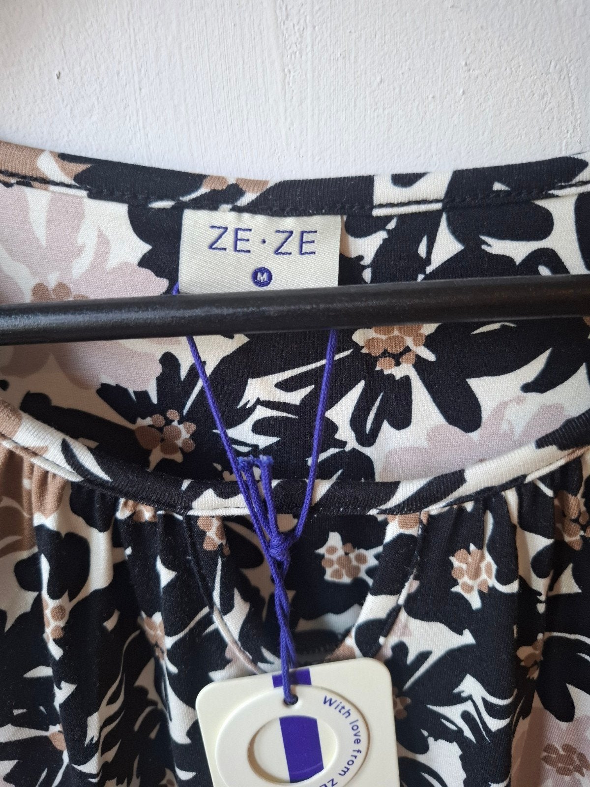 Ze-Ze gebloemde viscosemix top maat: M/38,40 ruim!, Maat 38/40 (M), Zwart, Ophalen of Verzenden, Korte mouw