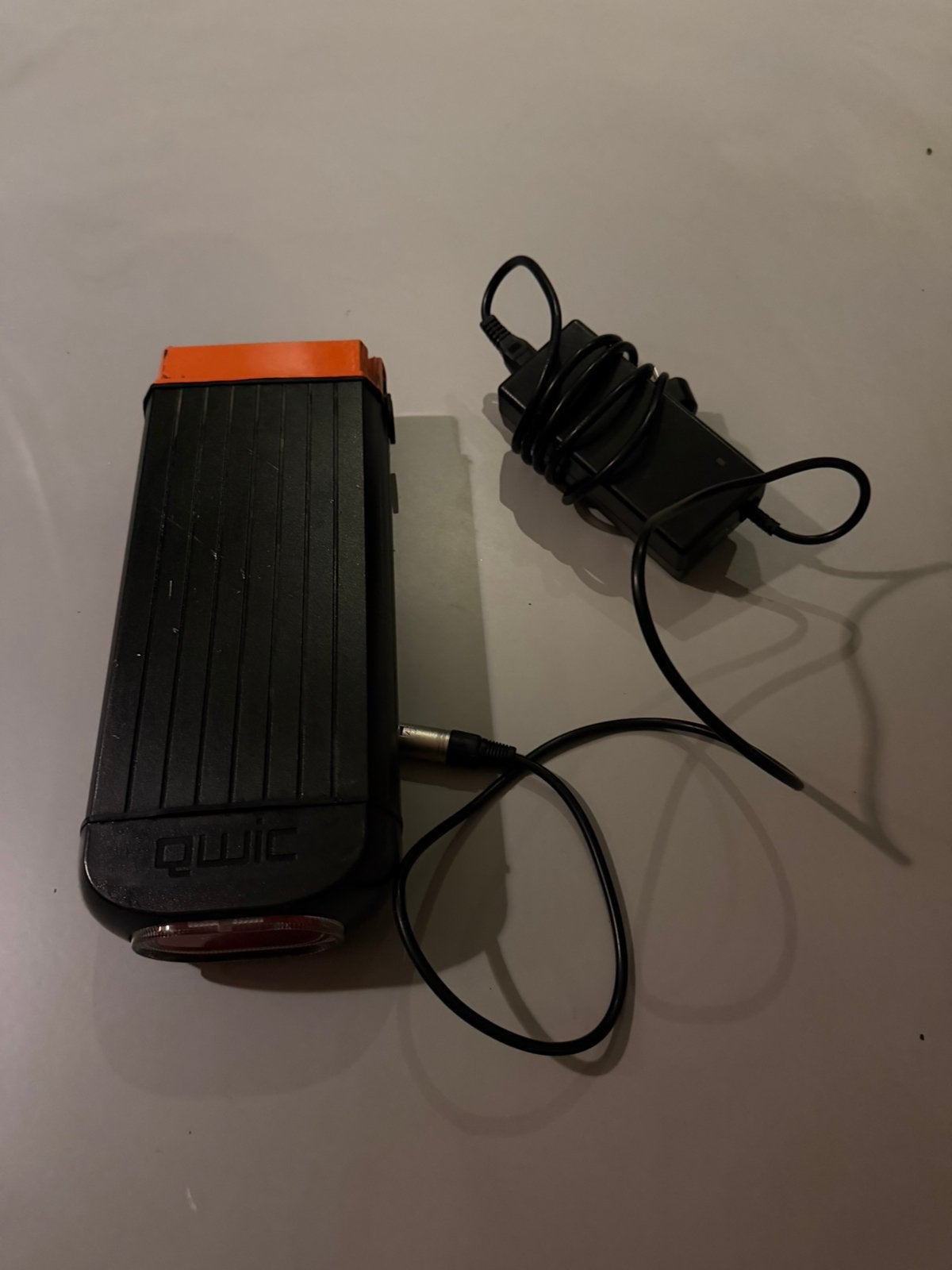 QWIC fietsaccu 36V 13Ah 470Wh + originele oplader, Zo goed als nieuw