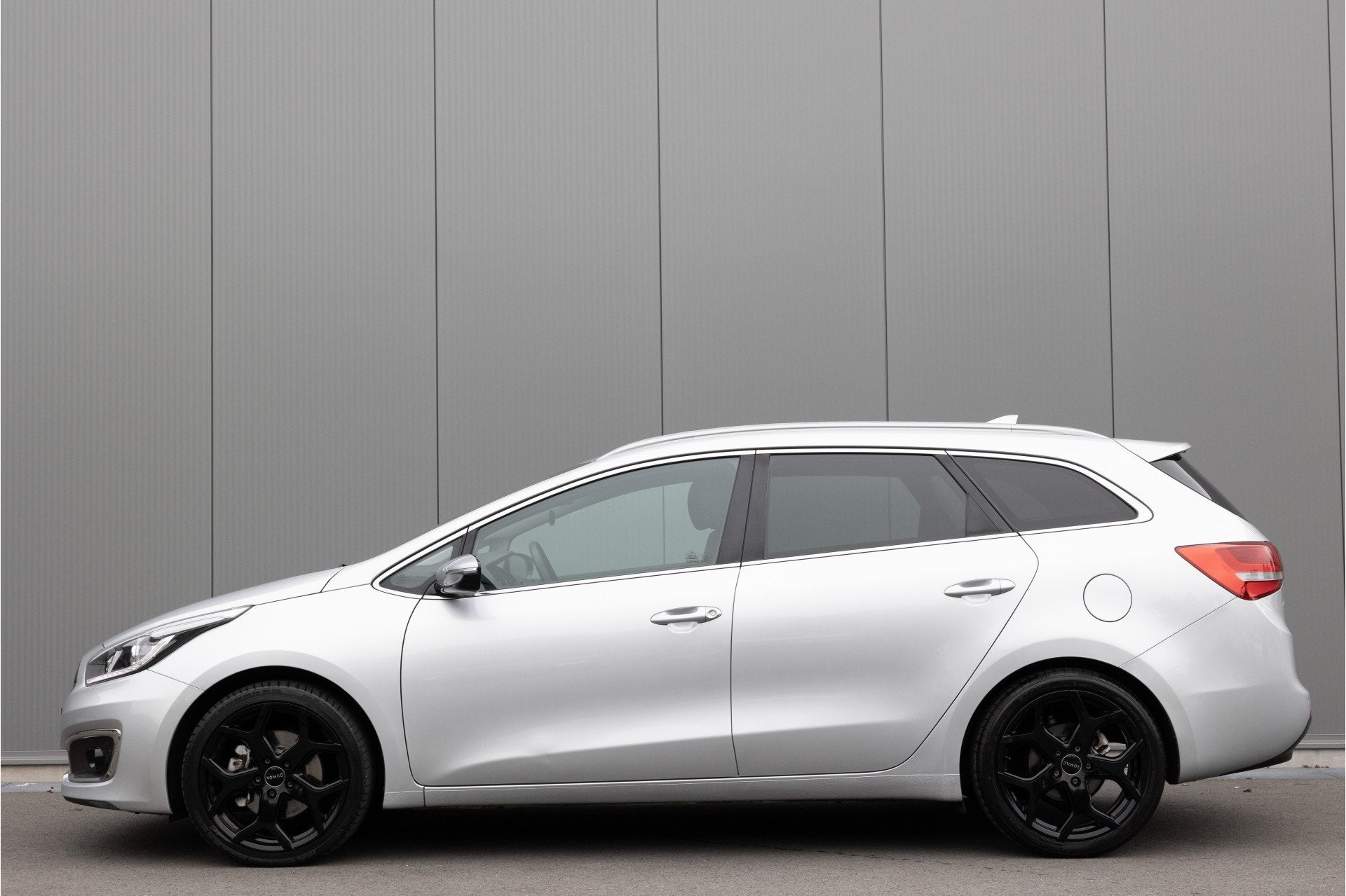 Kia cee'd Sportswagon 1.6 CRDI | NAVI | CRUISE | TREKHAAK |, Auto's, 136 pk, Gebruikt, 4 cilinders, Leder en Stof