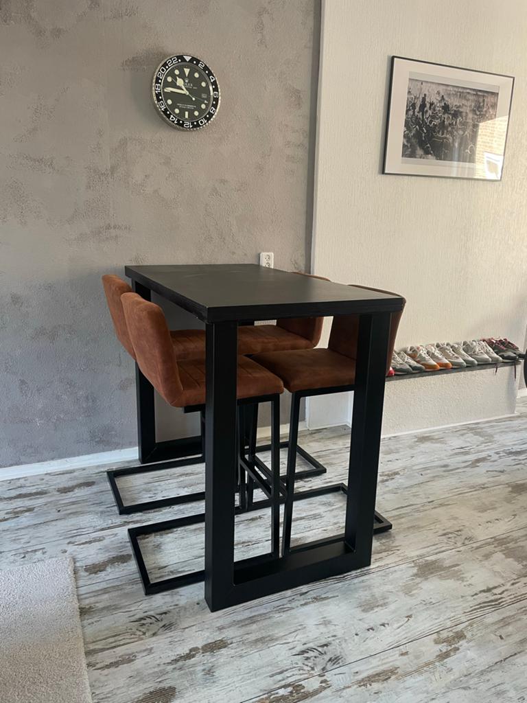 Hoge tafel met 4 stoelen - L130 B70 H105, Ophalen, Zo goed als nieuw