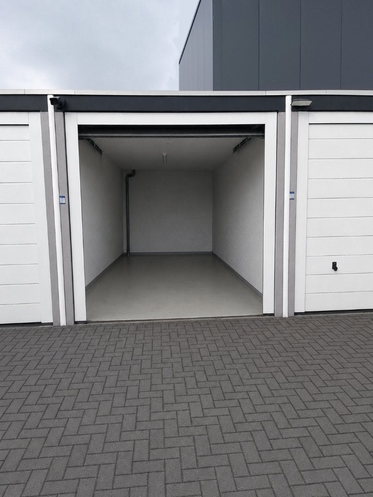 Moderne, extra diepe garagebox (21m²), Limburg