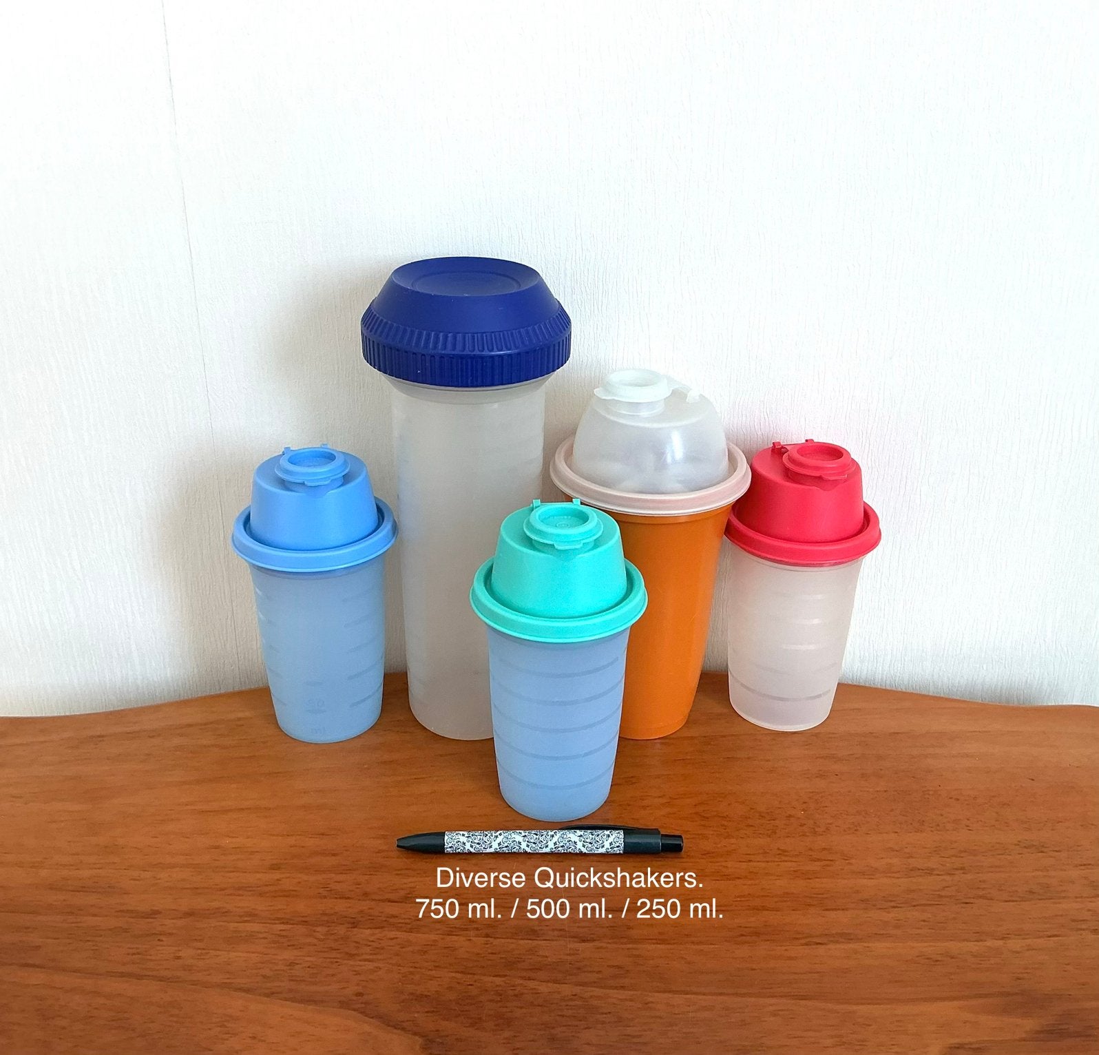 Tupperware QuickShakers 5 x 750 ml. 2 x 500 ml. 3 x 250 ml., Ophalen of Verzenden, Zo goed als nieuw, Oranje