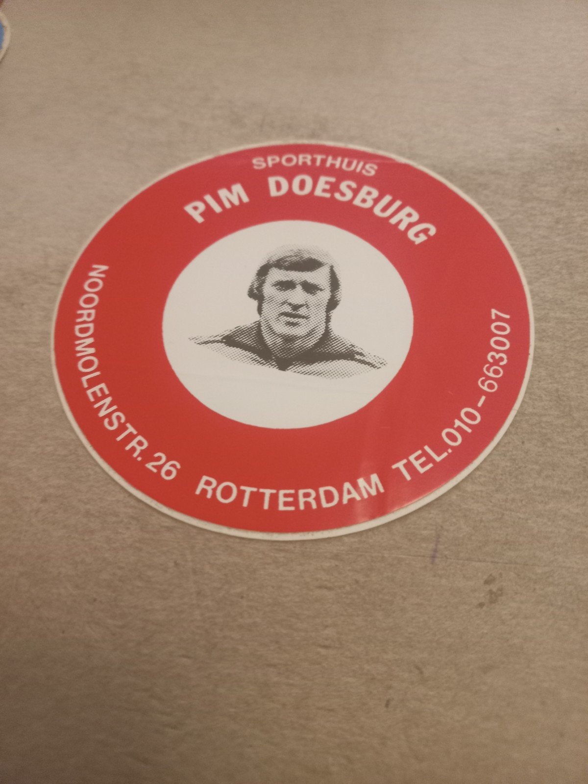 Vintage Sticker Sporthuis Pim Doesburg Rotterdam, Ophalen of Verzenden