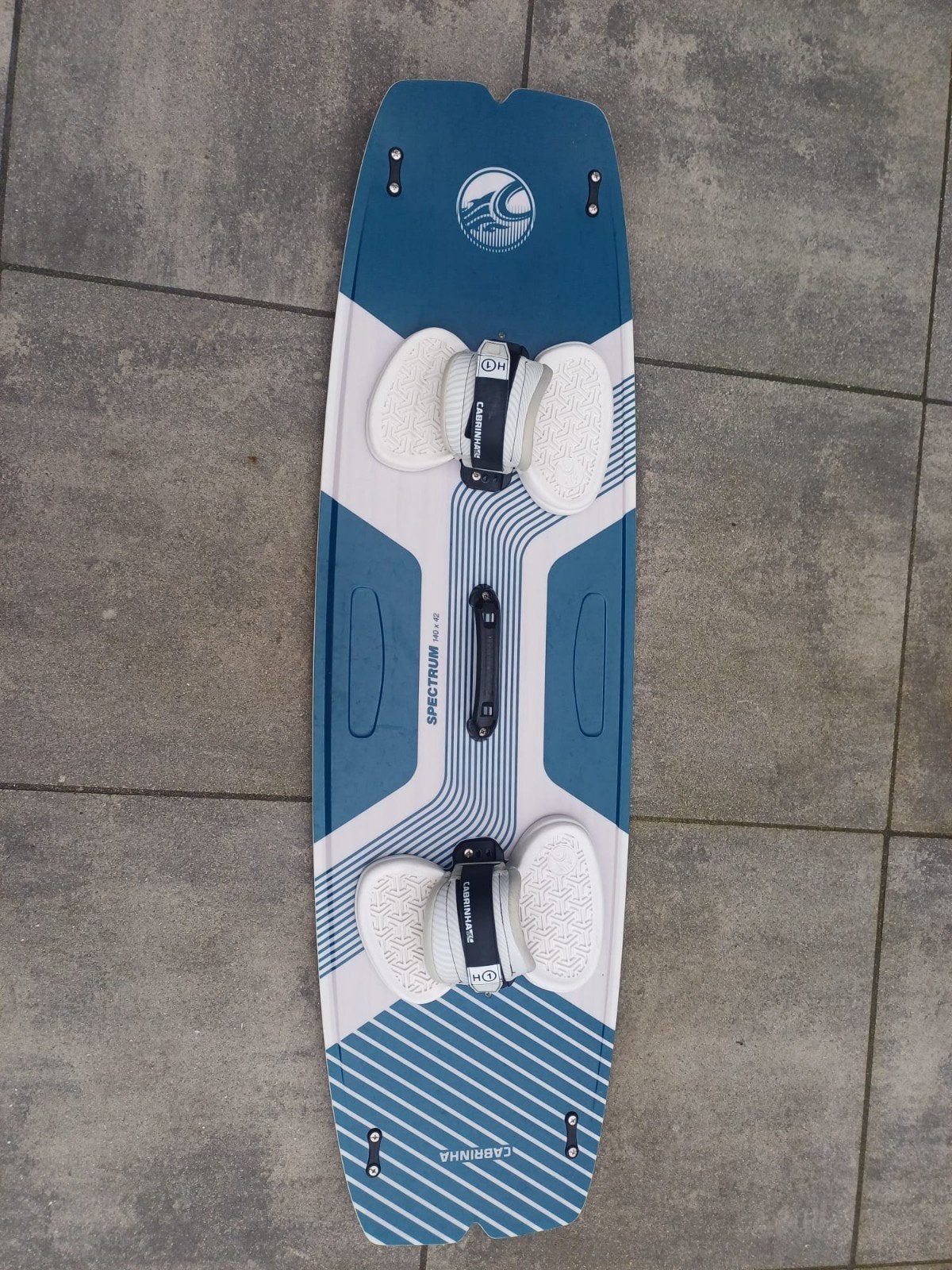 Cabrinha 140x42 Kitesurf Board met Straps - Gebruikt, Watersport en Boten, Ophalen of Verzenden, Gebruikt, Overige typen, Met vinnen