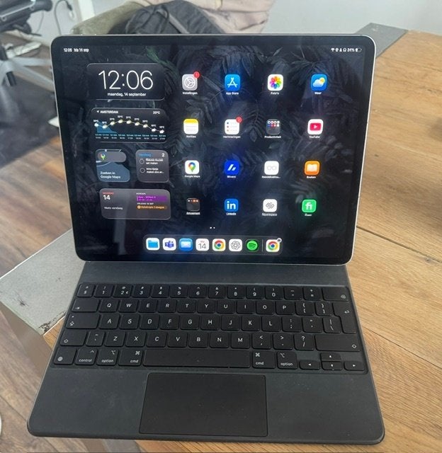 iPad Pro 12,9 inch (6e generatie M2 256GB) + Magic Keyboard, Computers en Software, 13 inch of meer, Apple iPad, Ophalen of Verzenden