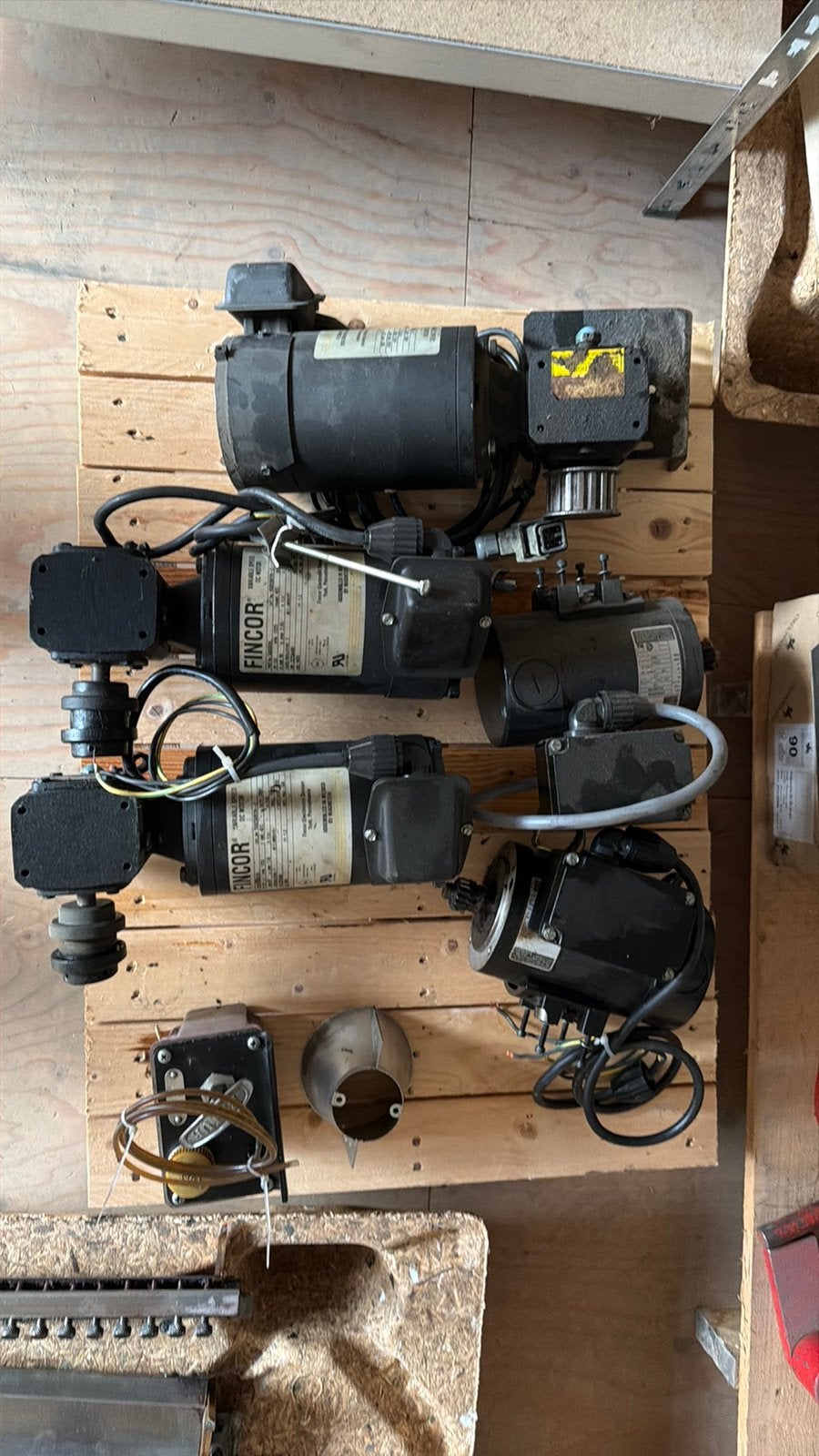 FINCOR & BODINE regelbare DC-motoren partij (90/130V), Doe-het-zelf en Verbouw, Ophalen, Gebruikt, Elektromotor, 1400 tot 1800 rpm