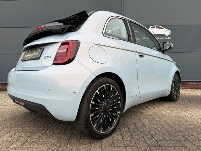 Fiat 500 C e La Prima 42 kWh Cabrio *camera *carplay *stoelv, Auto's, Gebruikt, 118 pk, Cabriolet, Leder