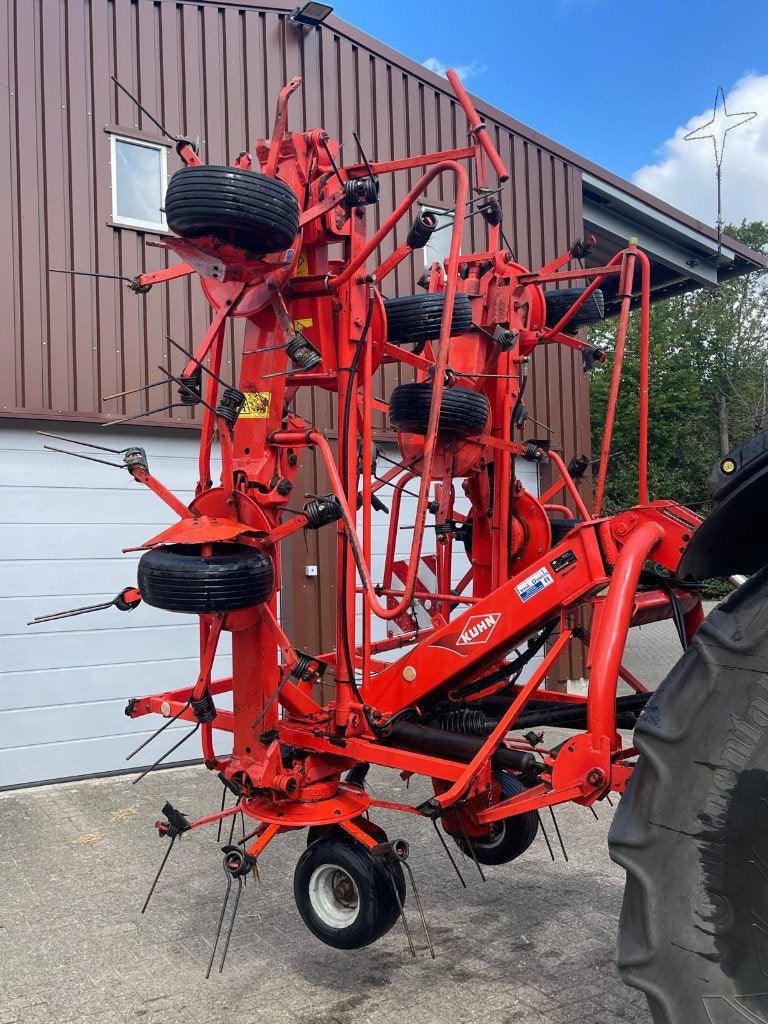 Kuhn GF 8702 Hooischudder, Ophalen, Veehouderij, Weidebouw