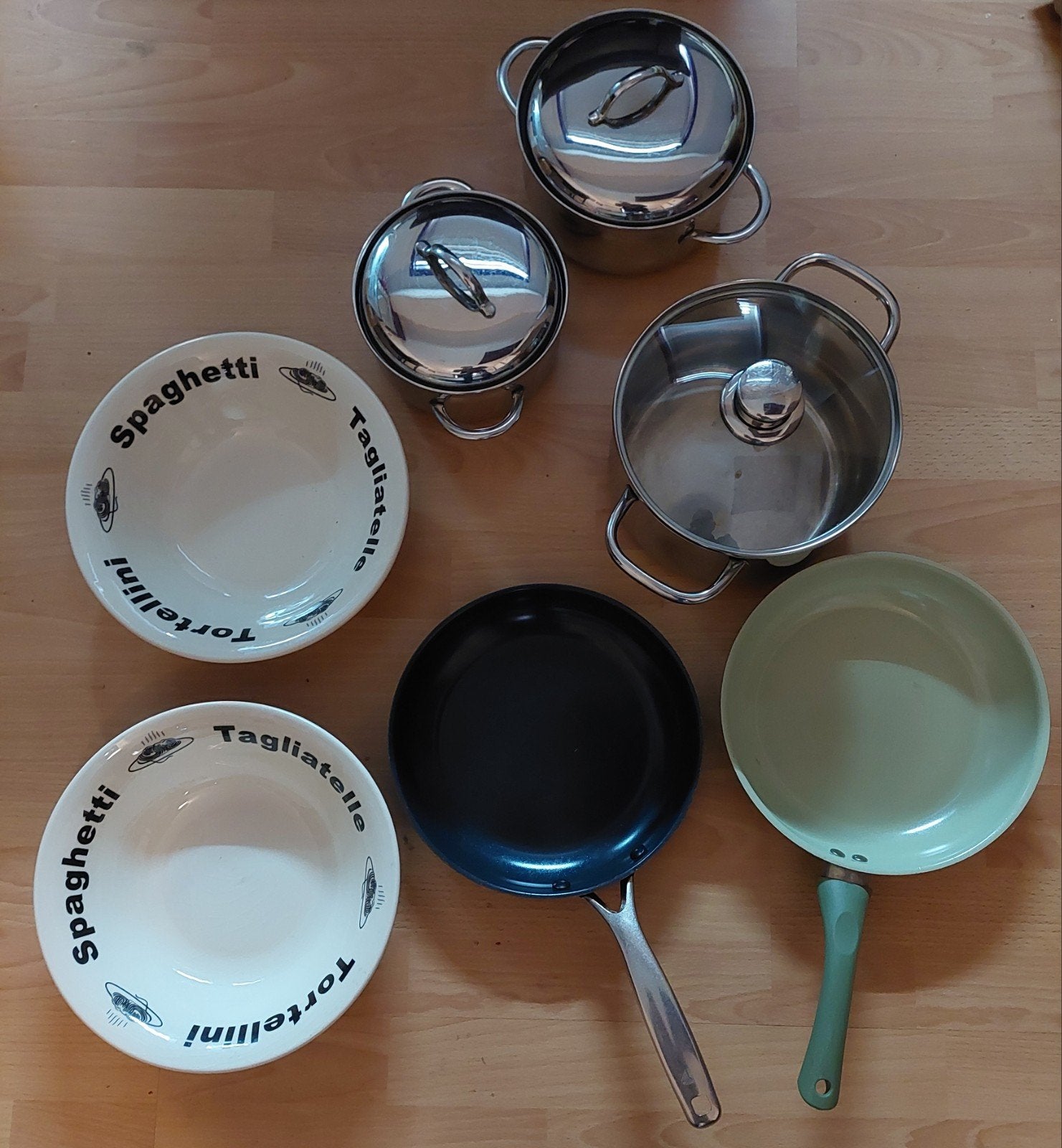 Gratis af te halen pannen en pastaborden., Huis en Inrichting, Keuken | Potten en Pannen, Ophalen, Gebruikt, Rvs, Pannenset
