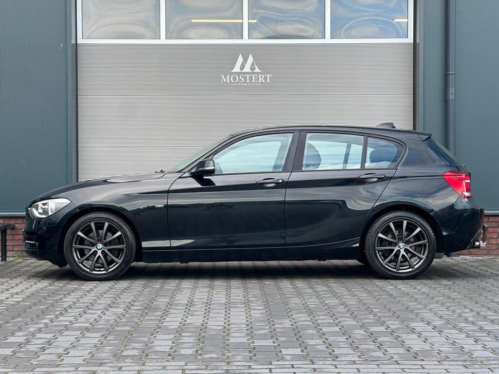 BMW 1-serie 118i Business+|Automaat|2012|NAP|Dealer|Trekhaak, Auto's, Euro 5, Gebruikt, Zwart, 4 cilinders