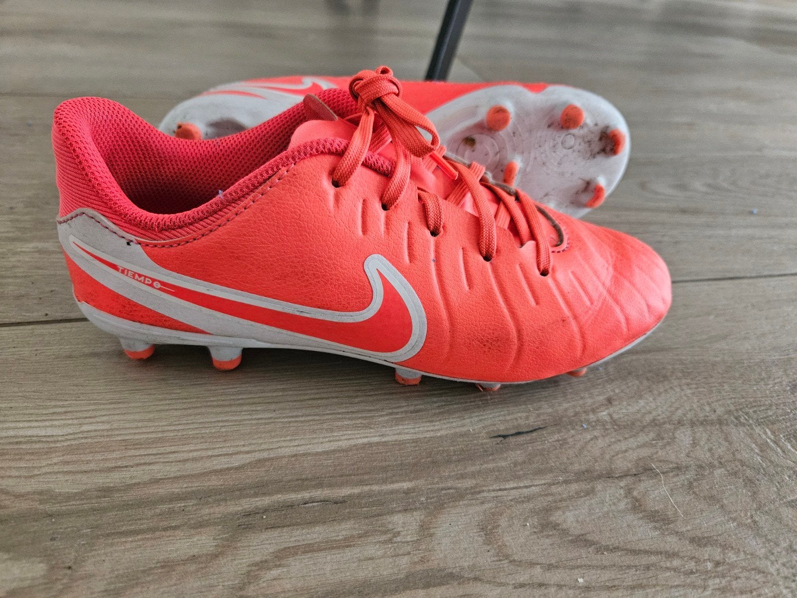 Nike voetbalschoenen maat 35 - Zo goed als nieuw, Sport en Fitness, Voetbal, Ophalen, Zo goed als nieuw, Schoenen