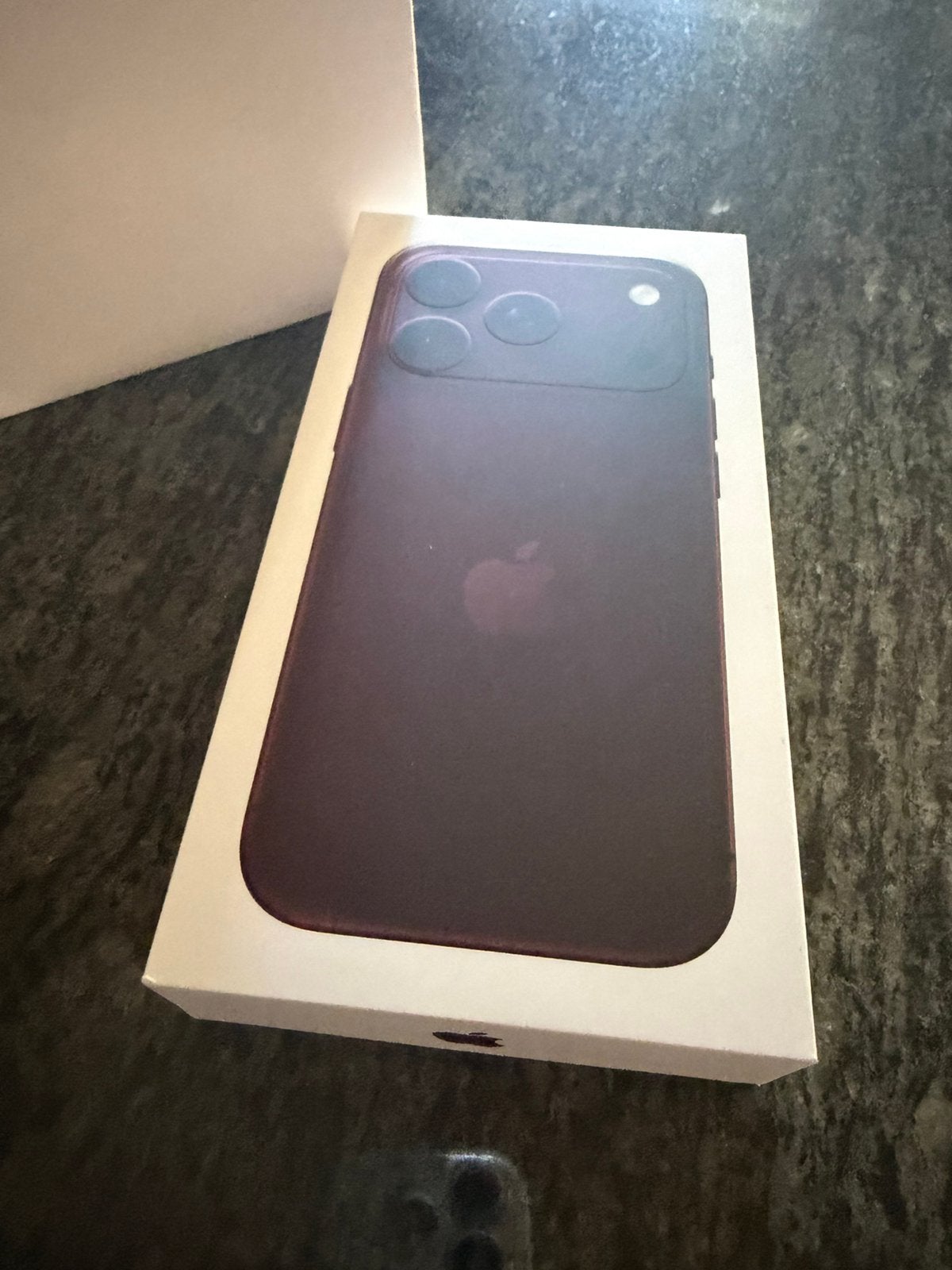 Iphone 18 pr 256gb Burgundy Factuur Apple store - Garantie, Telecommunicatie, 256 GB, Paars, Nieuw, Ophalen of Verzenden