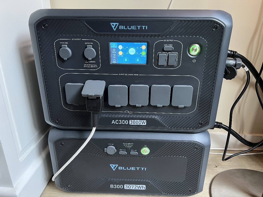 BLUETTI AC300 + B300 powerstation | 3072Wh | Als nieuw, Ophalen, Zo goed als nieuw