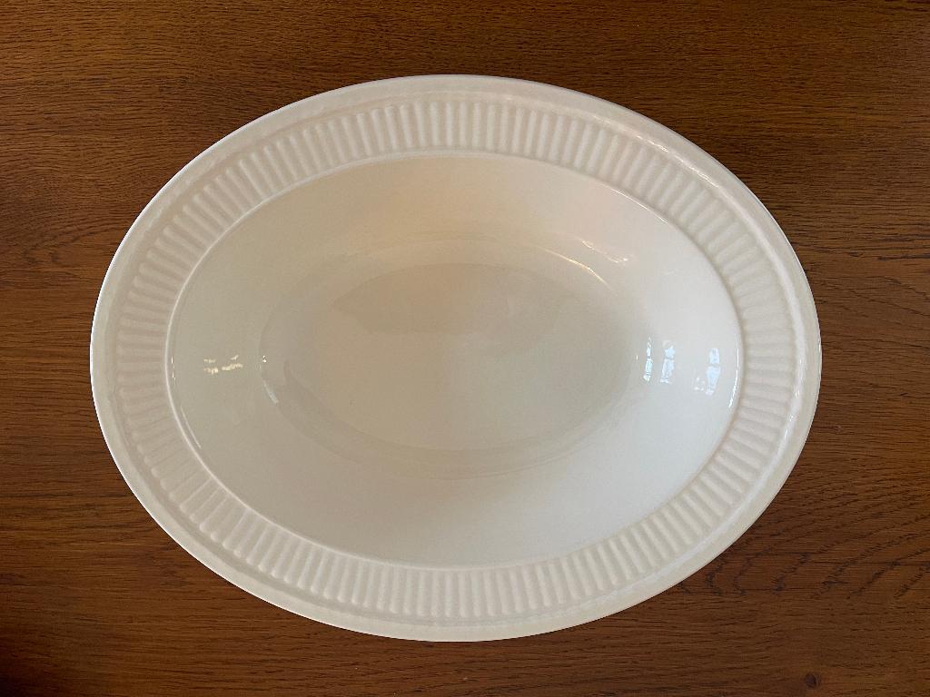 Wedgwood "Edme Plain" Diepe Ovale Schaal Nieuw, Nieuw, Ophalen of Verzenden, Schaal of Schalen, Overige stijlen