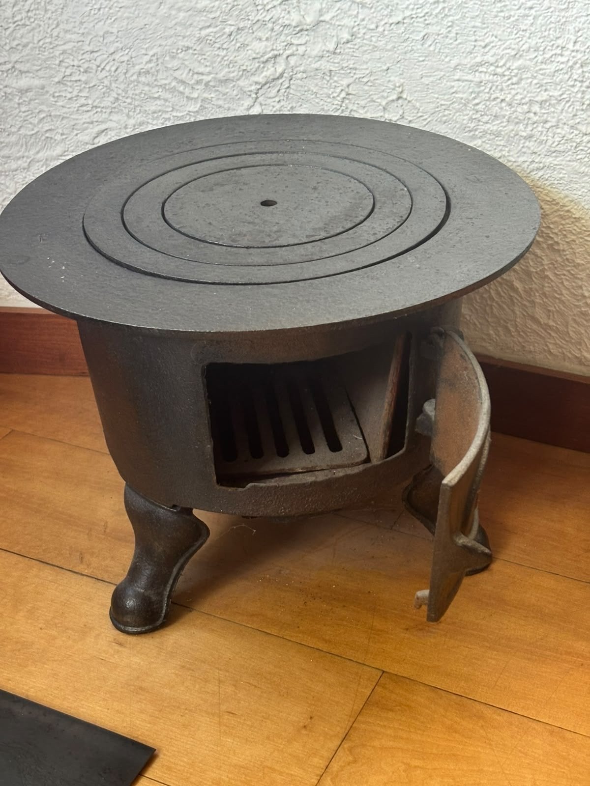 Antieke gietijzeren kachel - decoratief en functioneel, Ophalen, Gebruikt, Vrijstaande haard, Houthaard