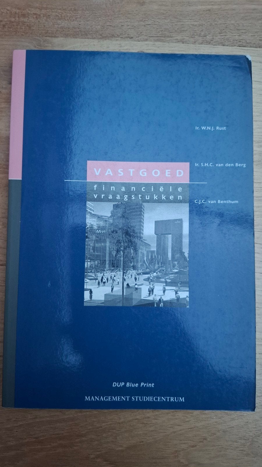 Vastgoed Financiële Vraagstukken - Rust, v. den Berg, van Be, Gelezen, Ir. W.N.J. Rust, Ir. S.H.C. van den Berg, C.J.C. van Benthum