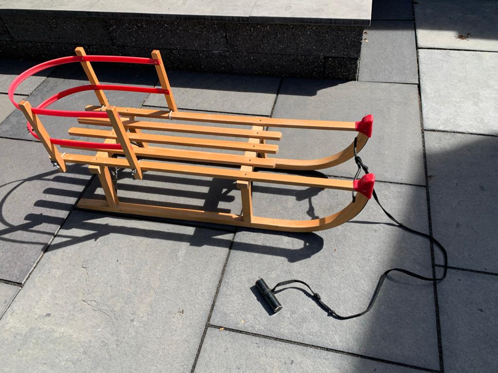 Houten slee met rugleuning en trekkoord Nijdan Davos, Ophalen, Rugleuning, Gebruikt, Hout