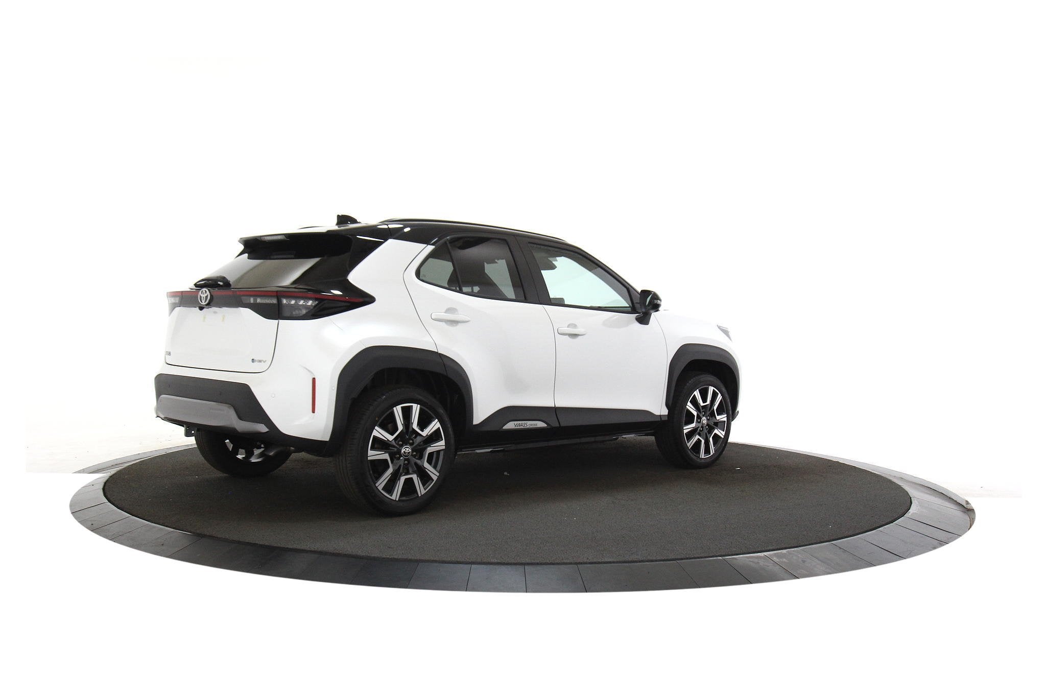 Toyota Yaris Cross 1.5 Hybrid 130 Executive Rondom zicht cam, Automaat, 0 kWh, Wit, Bedrijf