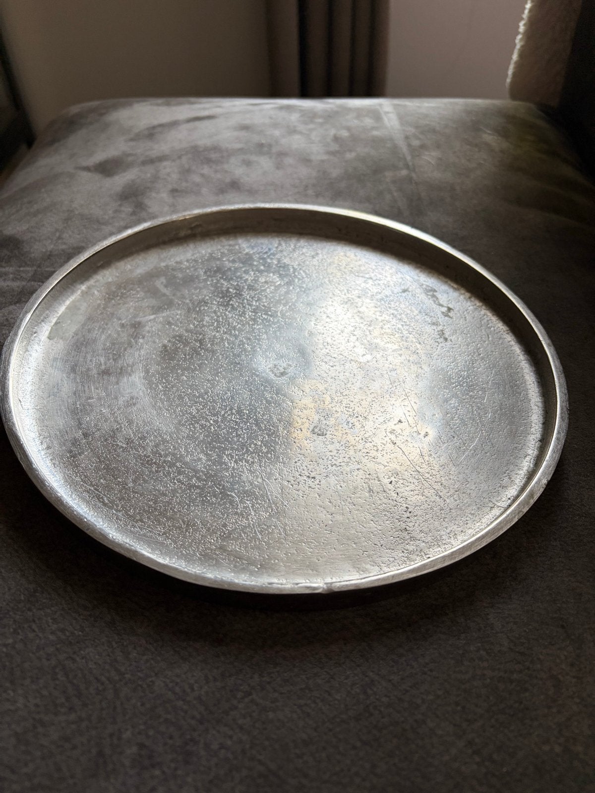 Colmore Rond Dienblad - Aluminium - Zilverkleurig, Huis en Inrichting, Rond, Ophalen of Verzenden, Zo goed als nieuw, Metaal
