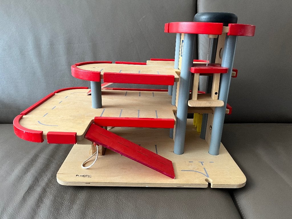 Mooie houten garage met lift, Ophalen of Verzenden, Zo goed als nieuw