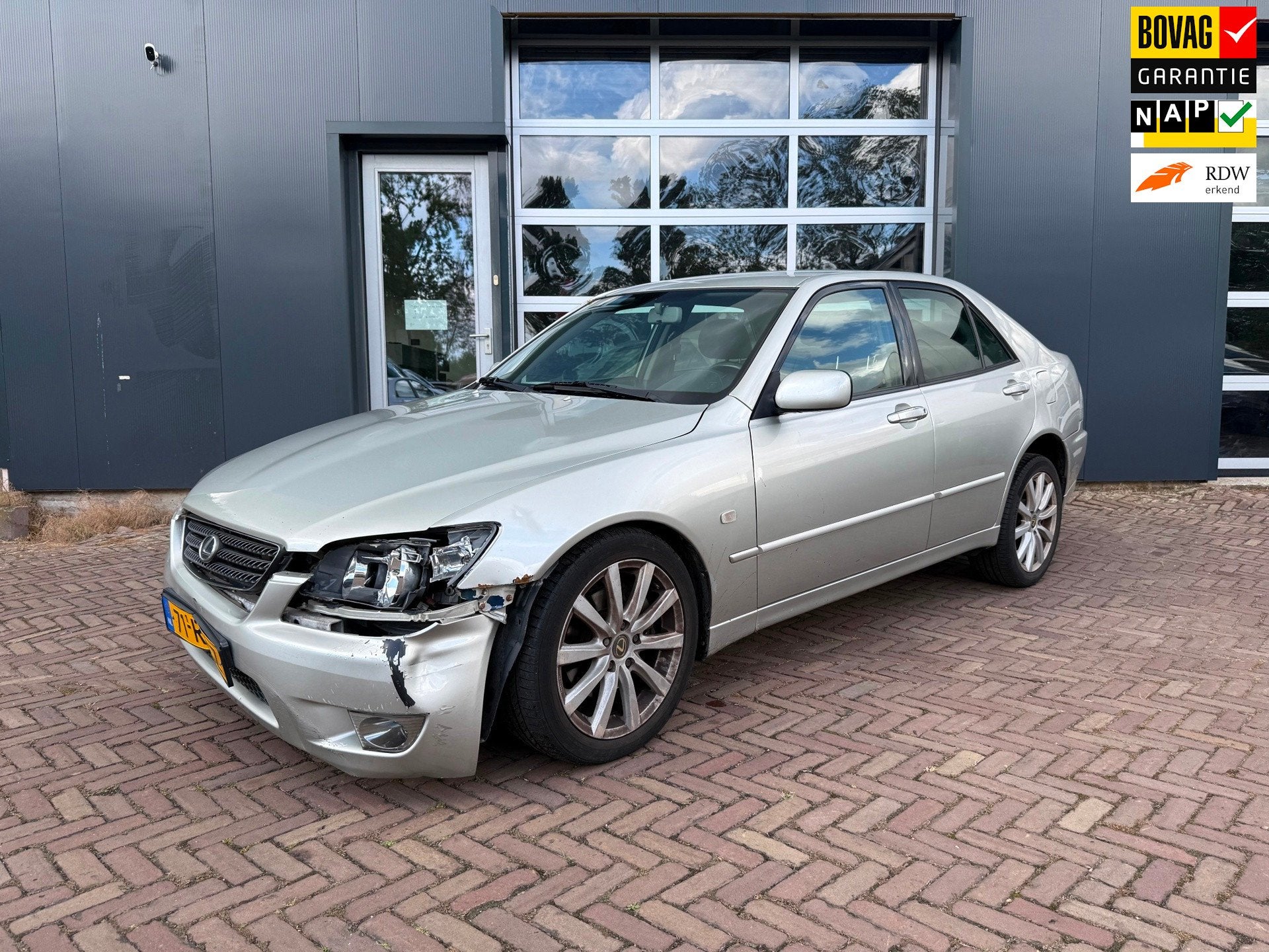Lexus IS 200 Business | 1e eigenaar | lichte rijdbare voorsc, Auto's, 1355 kg, Gebruikt, Zwart, Sedan