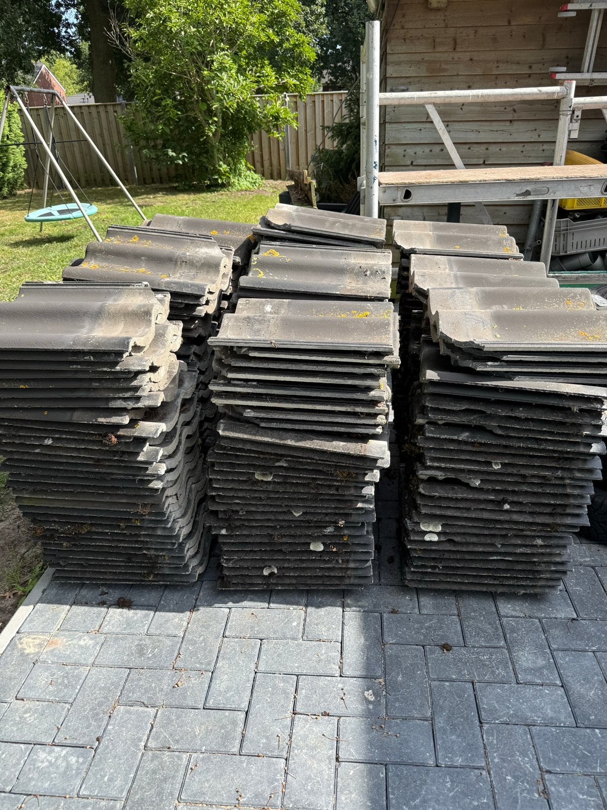 Gratis Gebruikte dakpannen, grijs, ca. 15 m², Doe-het-zelf en Verbouw, Dakpannen en Dakbedekking, Ophalen, Gebruikt, Steen of Klei