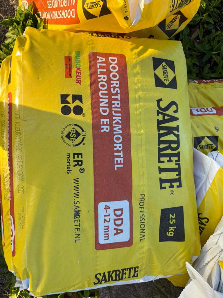 5 zakken Sakrete/Remix doorstrijkmortel 25kg  Type m10 grijs, Ophalen, Nieuw, Overige typen