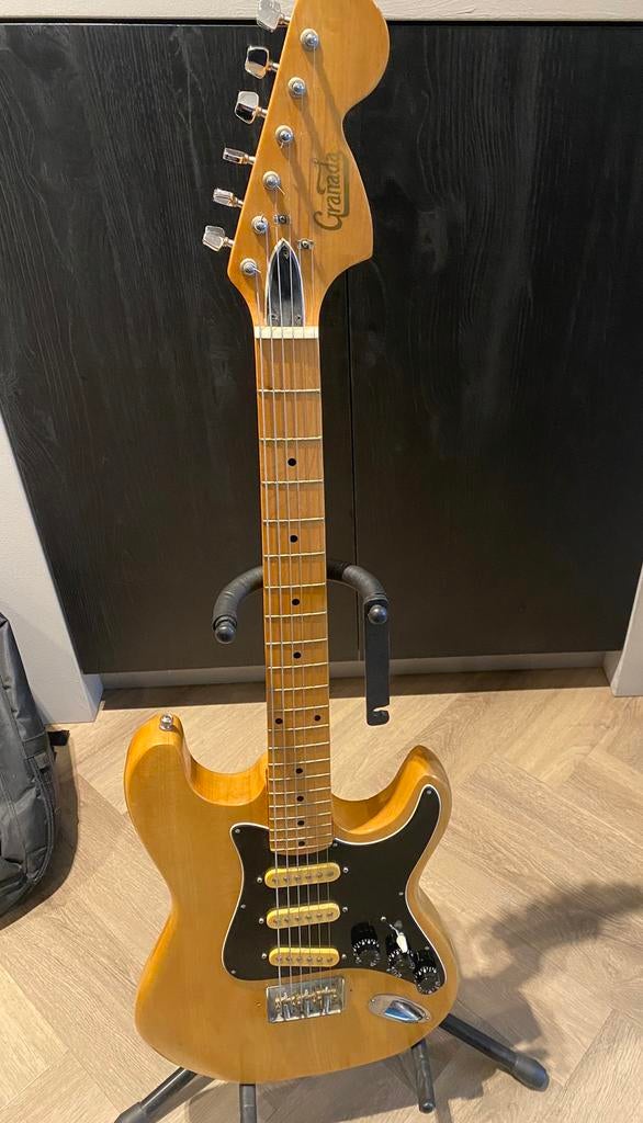 Elektrische gitaar Granada Strats met Elk Le23 versterker., Ophalen, Zo goed als nieuw, Solid body