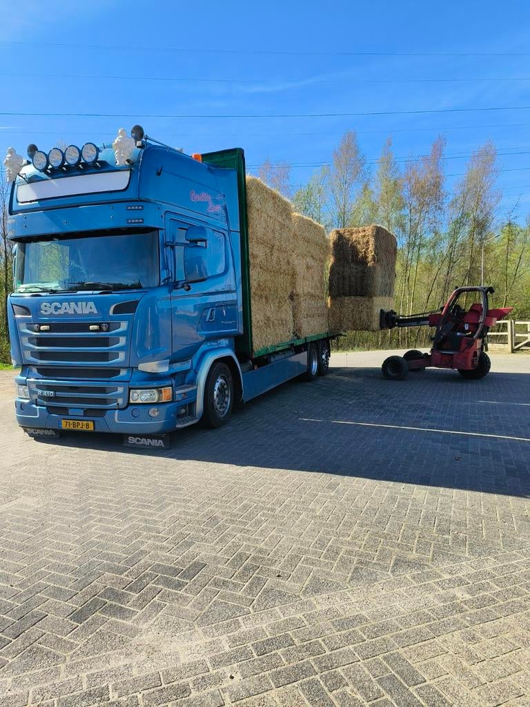 Hooi en stro kleine ( bundels ) en  grote pakken