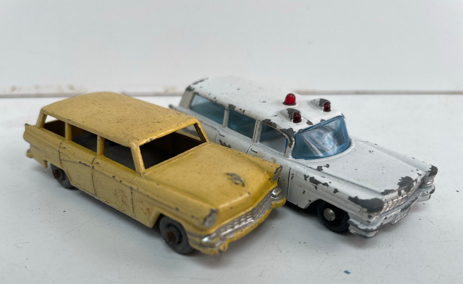Vintage Matchbox Lesney auto's: Ford Station Wagon & Ambulan, Ophalen of Verzenden