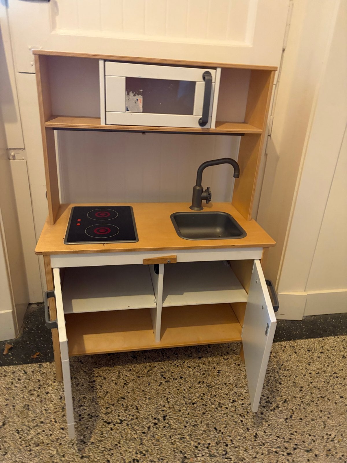 Leuke speelkeuken met magnetron en kookplaat, Ophalen, Gebruikt, Hout, Speelkeuken
