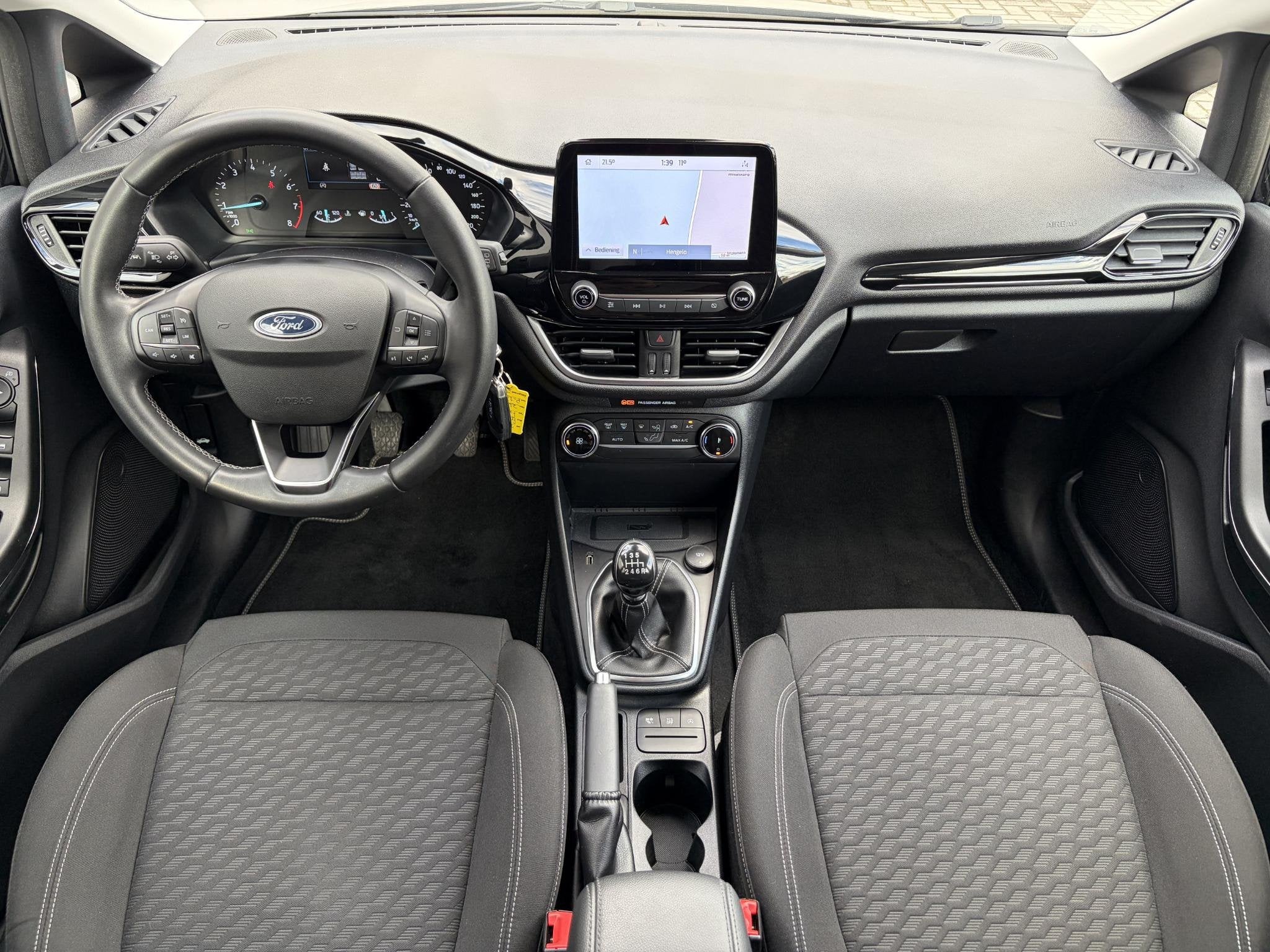 Ford Fiesta 1.0 EcoBoost Hybrid Titanium / Navigatie / Apple, Voorwielaandrijving, Gebruikt, Euro 6, Origineel Nederlands