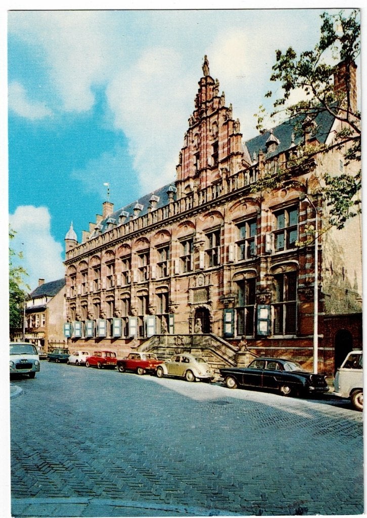 Leeuwarden jaren '70. Kanselarij gebouwd 1566 - 71 (auto)., Ophalen of Verzenden, 1960 tot 1980, Ongelopen, Friesland
