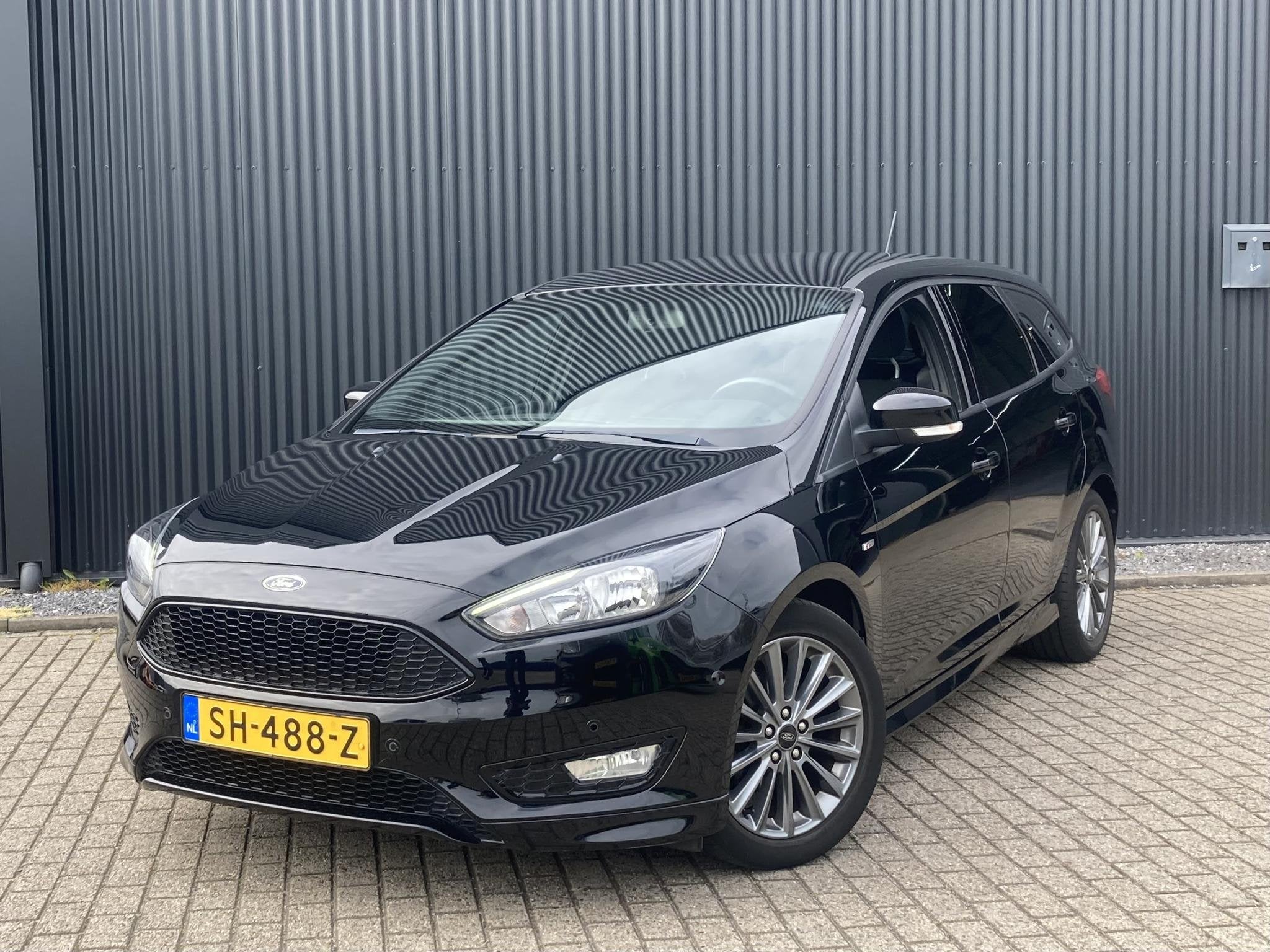 Ford Focus 1.0 Ecoboost 125 pk ST-Line Wagon Navigatie - App, Auto's, Ford, Gebruikt, Zwart, Origineel Nederlands, Handgeschakeld