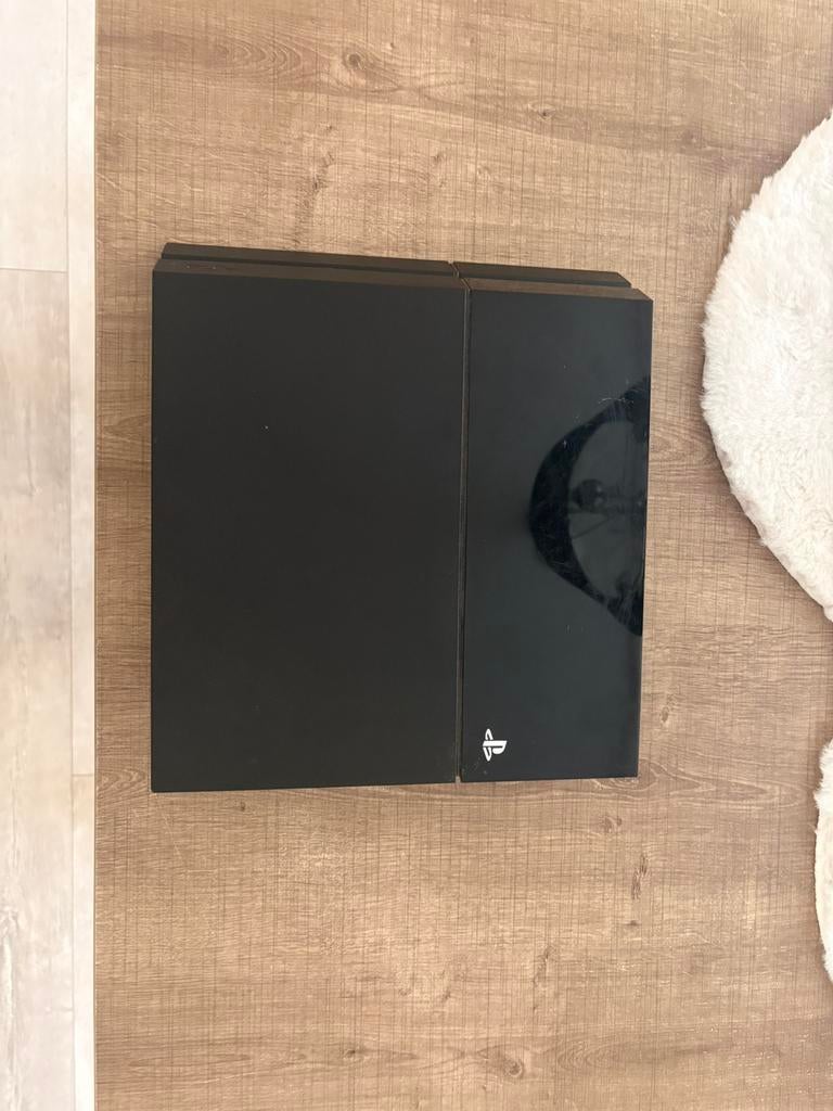 PlayStation 4 Pro + controller + 4 games, Spelcomputers en Games, Games | Sony PlayStation 4, 1 speler, Ophalen of Verzenden, Zo goed als nieuw
