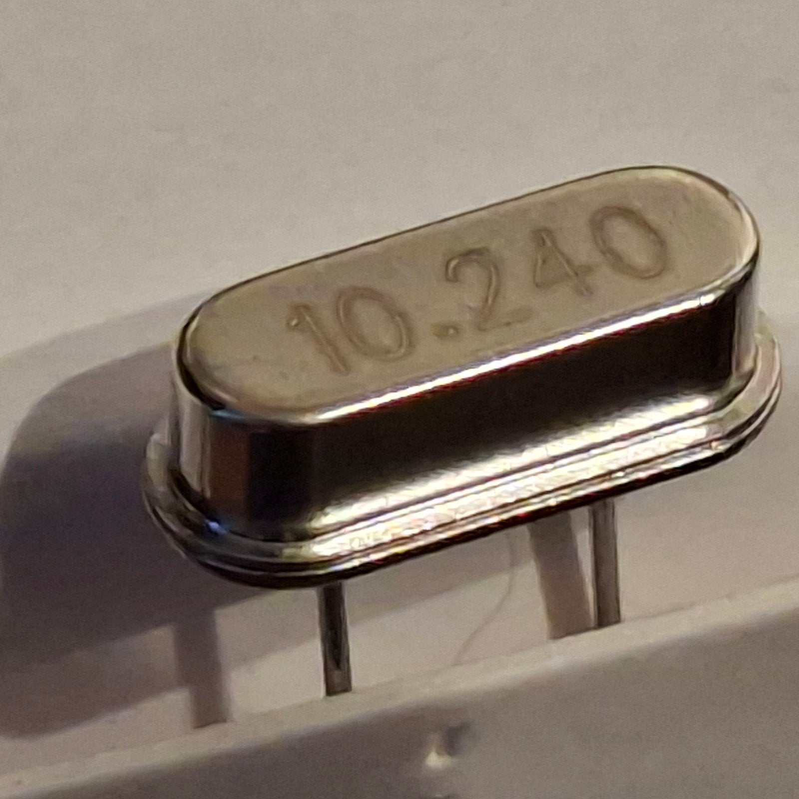 10,240 MHz kristallen / €5 voor hele doos, Hobby en Vrije tijd, Ophalen of Verzenden, Nieuw