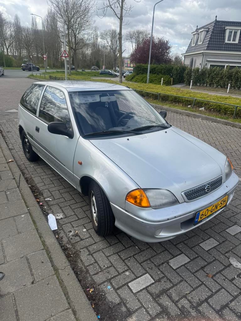 Suzuki Swift 1.0 2001 Grijs, Auto's, Voorwielaandrijving, 18 €/maand, Swift, Origineel Nederlands