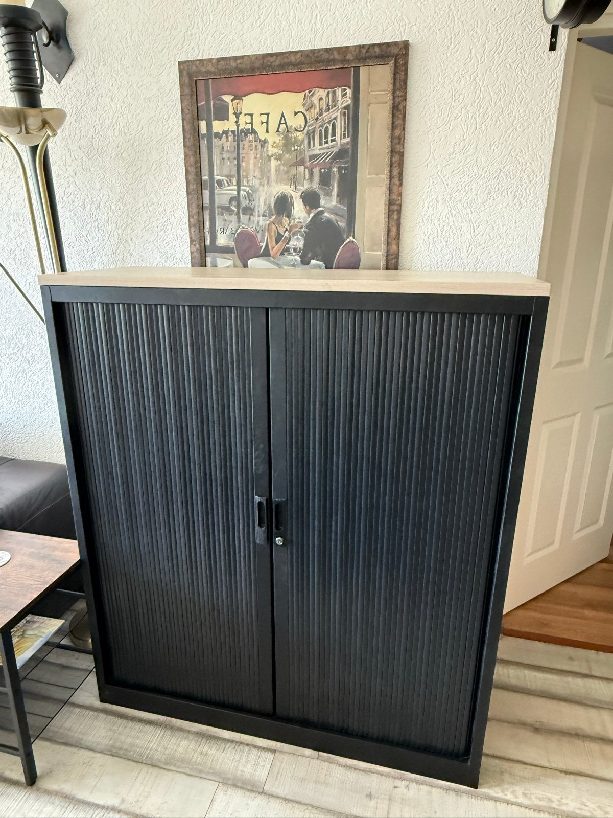 Zwart roldeurkast met houten blad, 120x137.5x46 cm, Ophalen, Gebruikt, 100 tot 150 cm, Metaal