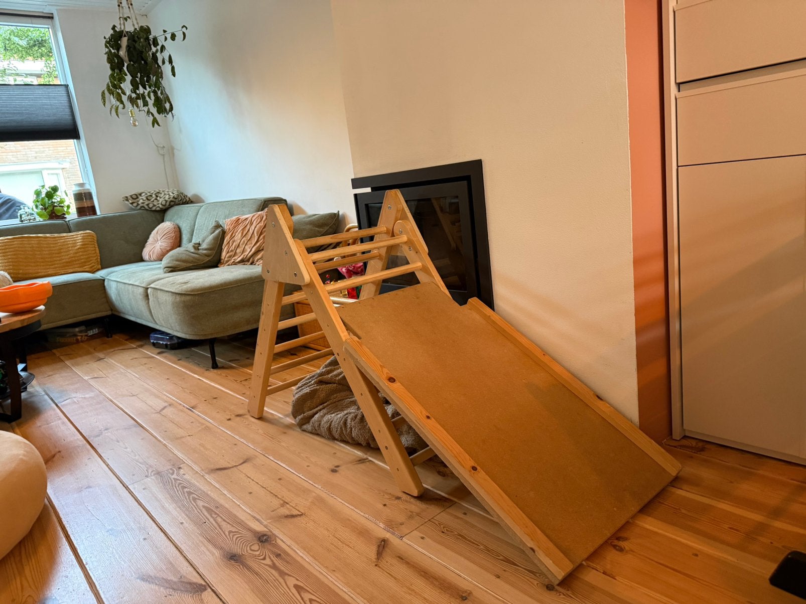 Houten pikler driehoek met glijbaan, Ophalen, Zo goed als nieuw, Glijbaan