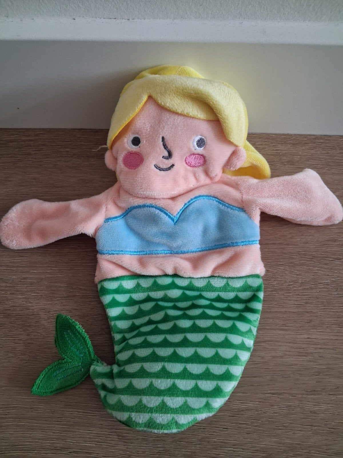 Knuffel handpop Hema zeemeermin geel groen L1102, Ophalen of Verzenden, Zo goed als nieuw, Overige typen