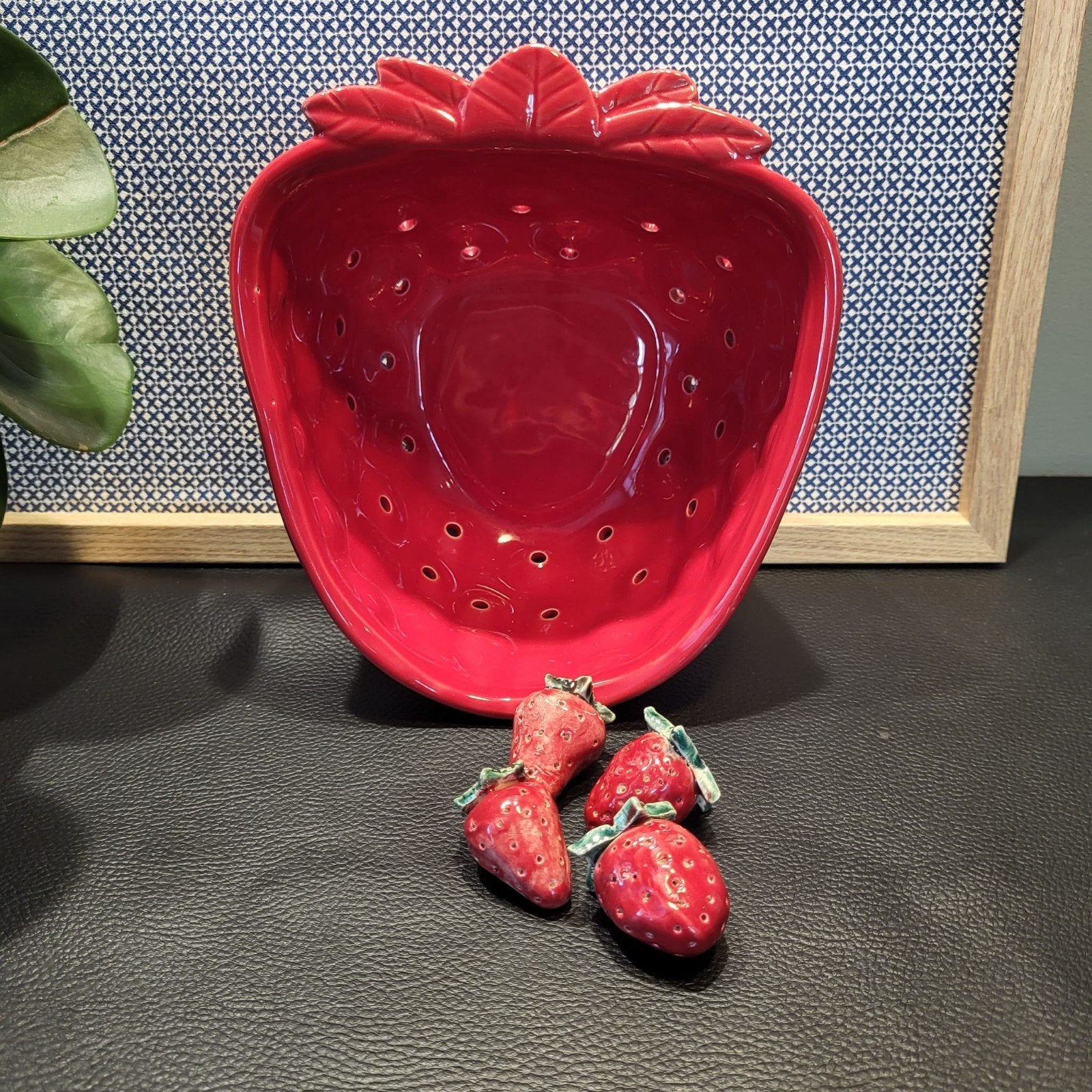 Aardbeien schaal/vergiet met afmetingen 16x18x9 cm, Gebruikt, Porselein of Keramiek, Schaal, Ophalen of Verzenden