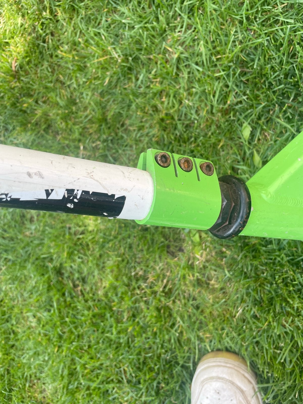 Gebruikte stuntstep - Groen en wit, Fietsen en Brommers, Steps, Ophalen, Gebruikt, Gewone step