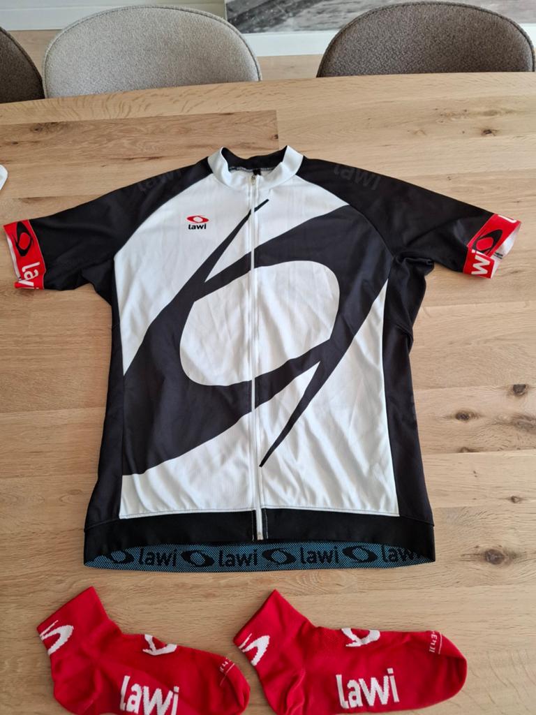 Lawi Fietskleding Set: Shirt, Broek en Sokken, 2x, Ophalen, Zo goed als nieuw, XL, Bovenkleding