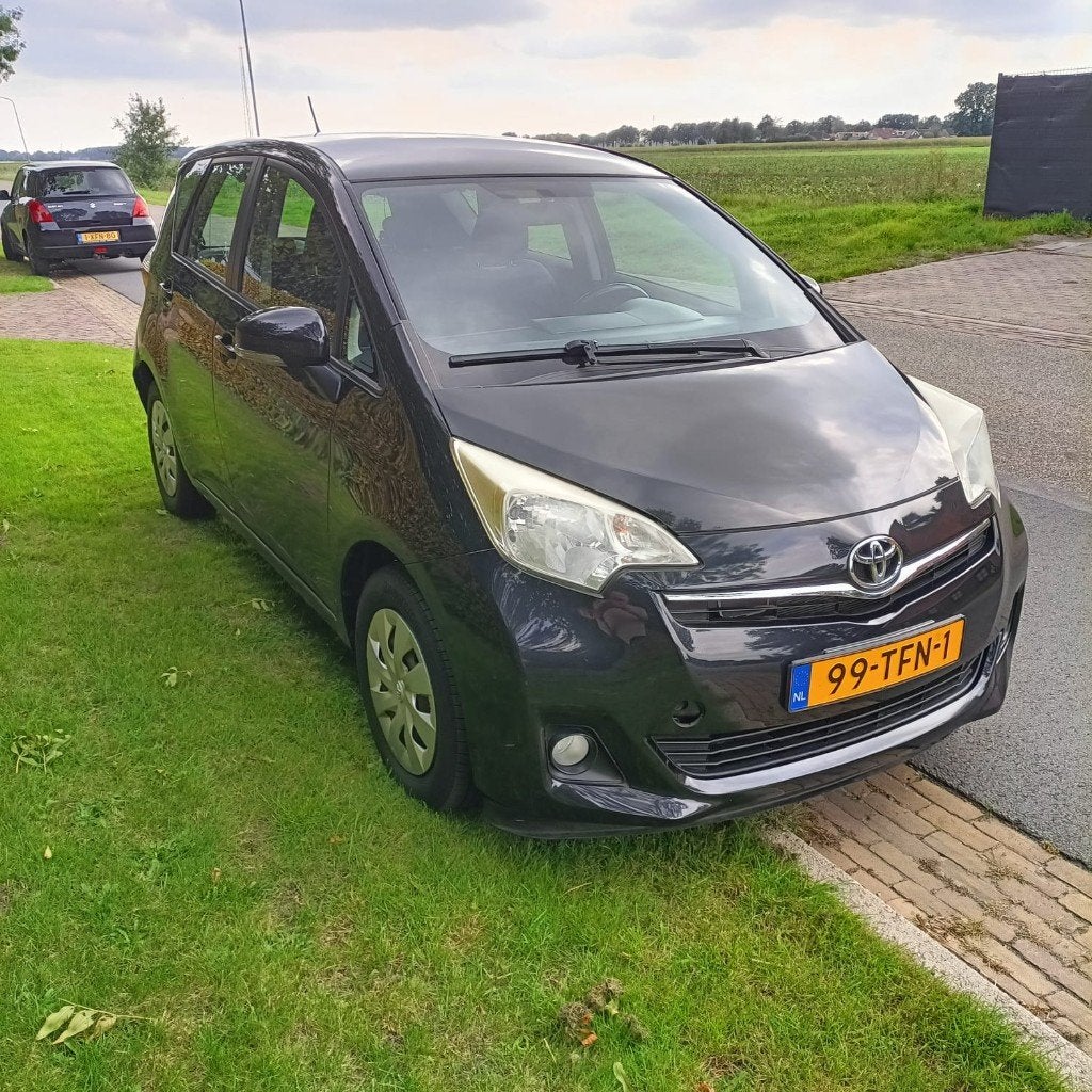 Toyota Verso-S 1.3 Vvt-i 2012 Zwart 48359 km stand, Voorwielaandrijving, Euro 5, Zwart, 4 cilinders