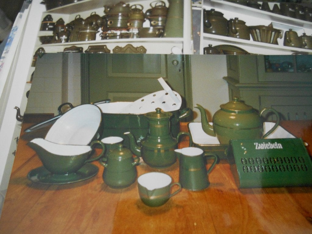 emaille verzamelaar gezocht !! voor Groot lot groen emaille, Antiek en Kunst, Ophalen of Verzenden
