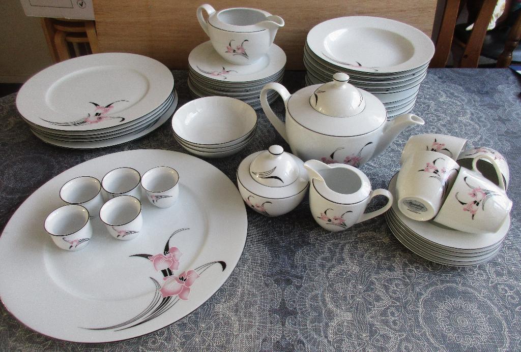 servies Marienburg -- borden - theeservies -schaaltjes -, Overige typen, Ophalen of Verzenden, Zo goed als nieuw, Overige stijlen