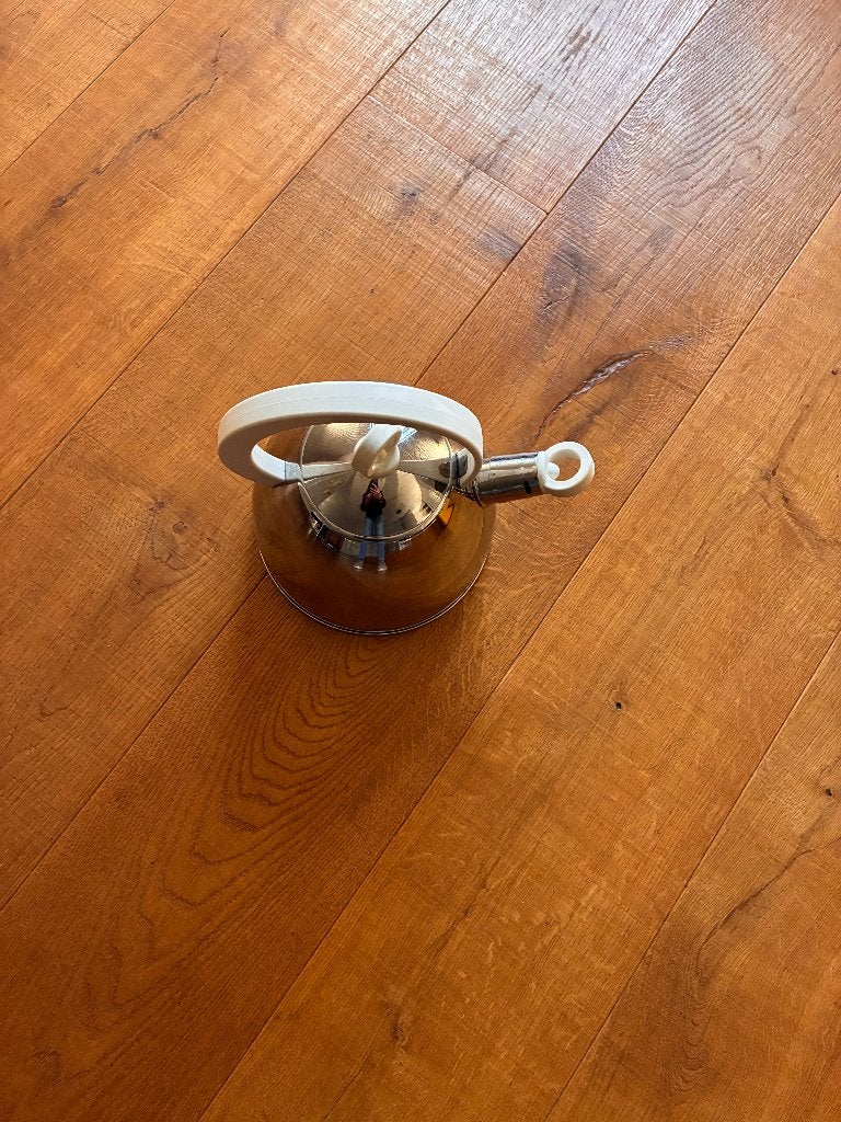 Stijlvolle fluitketel - Roestvrij staal met wit handvat, Theepot/fluitketel, Ophalen of Verzenden, Metaal, Overige merken